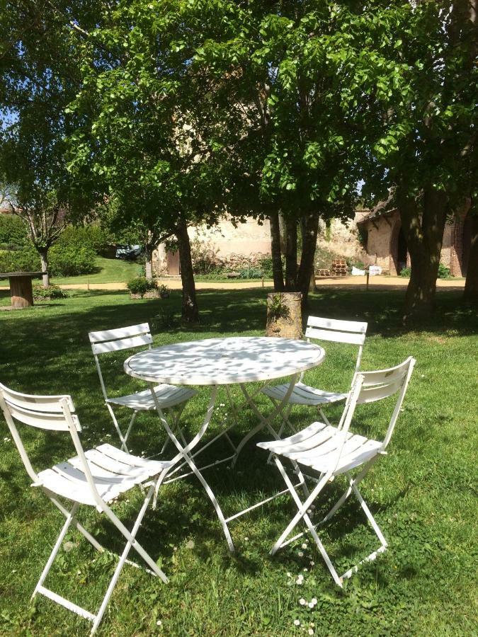 La Ferme Au Colombier Bed & Breakfast Neron Bagian luar foto